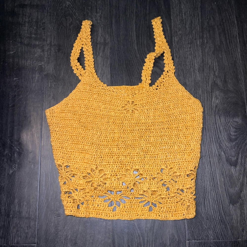 American eagle gold knitted tank top. Size small.